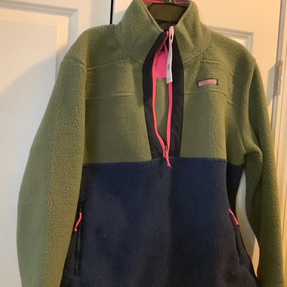 Vineyard Vines Sherpa - Picture 2 of 8